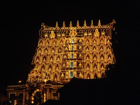 Padmanabhaswamy-temple-in-light